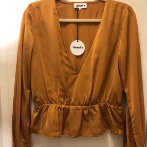 Long sleeve women's medium blouse. With tags.